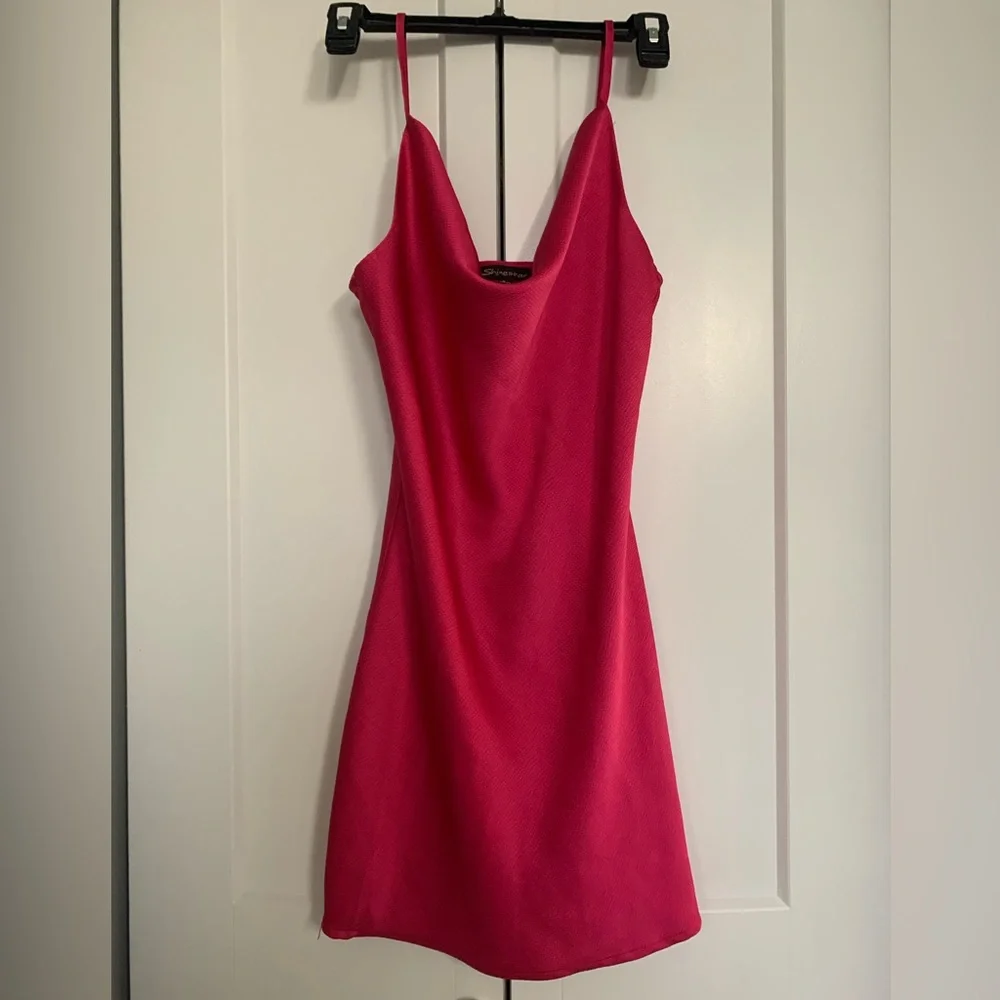 PRETTY PINK DRESS - Picture 1 of 3